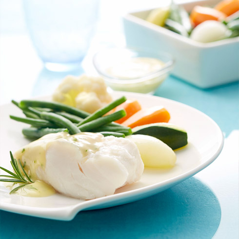 Filet av torsk med rosmarin og dampede grønnsaker, beurre blanc