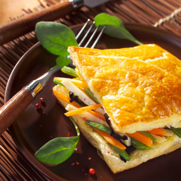 Vill grønnsaker og sopp i butterdeig